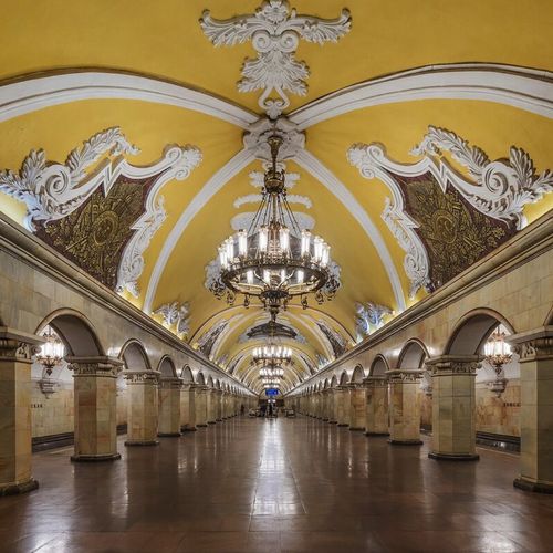 Станция Комсомольская кольцевая Московского Метрополитена